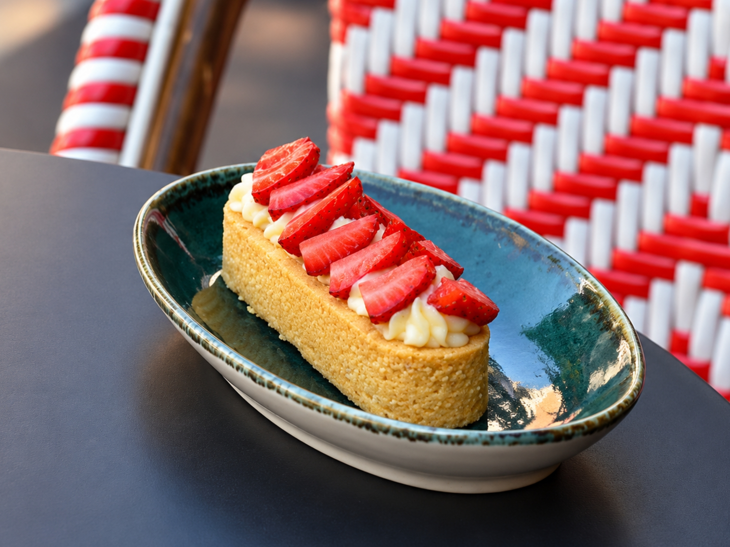 Çilekli Beyaz Çikolatalı Tart